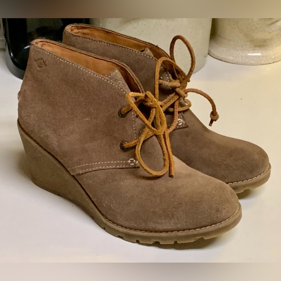 Women’s 7 M Sperry Topsider STELLA Tan Suede Wedge Ankle Boots - Picture 1 of 16